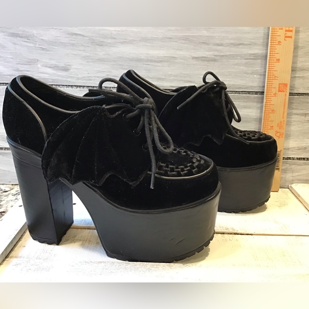 Current mood velvet black bat platform creepers size 6